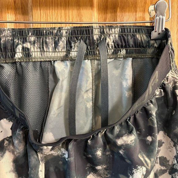UNDER ARMOUR MENS WOVEN ADAPT SHORTS CAMO GREEN BLACK GYM TRAINING FITNESS Med M - Picture 4 of 5